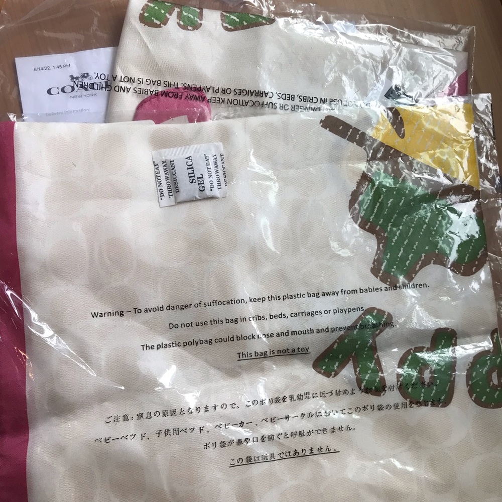 🐶 Coach X Peanuts Woodstock Signature Silk Bandana ❤️ - Picture 5 of 7